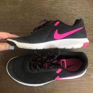 Black/Pink Size 7 Nike Running Shoes